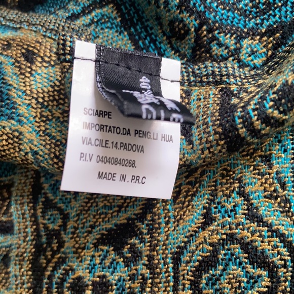 Authentic Italian Shawl/Scarf - Picture 5 of 6